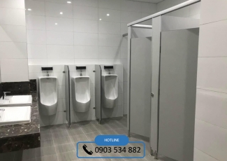 Có nên thi công vách ngăn vệ sinh compact HPL tại Đà Nẵng bằng cửa lùa không?